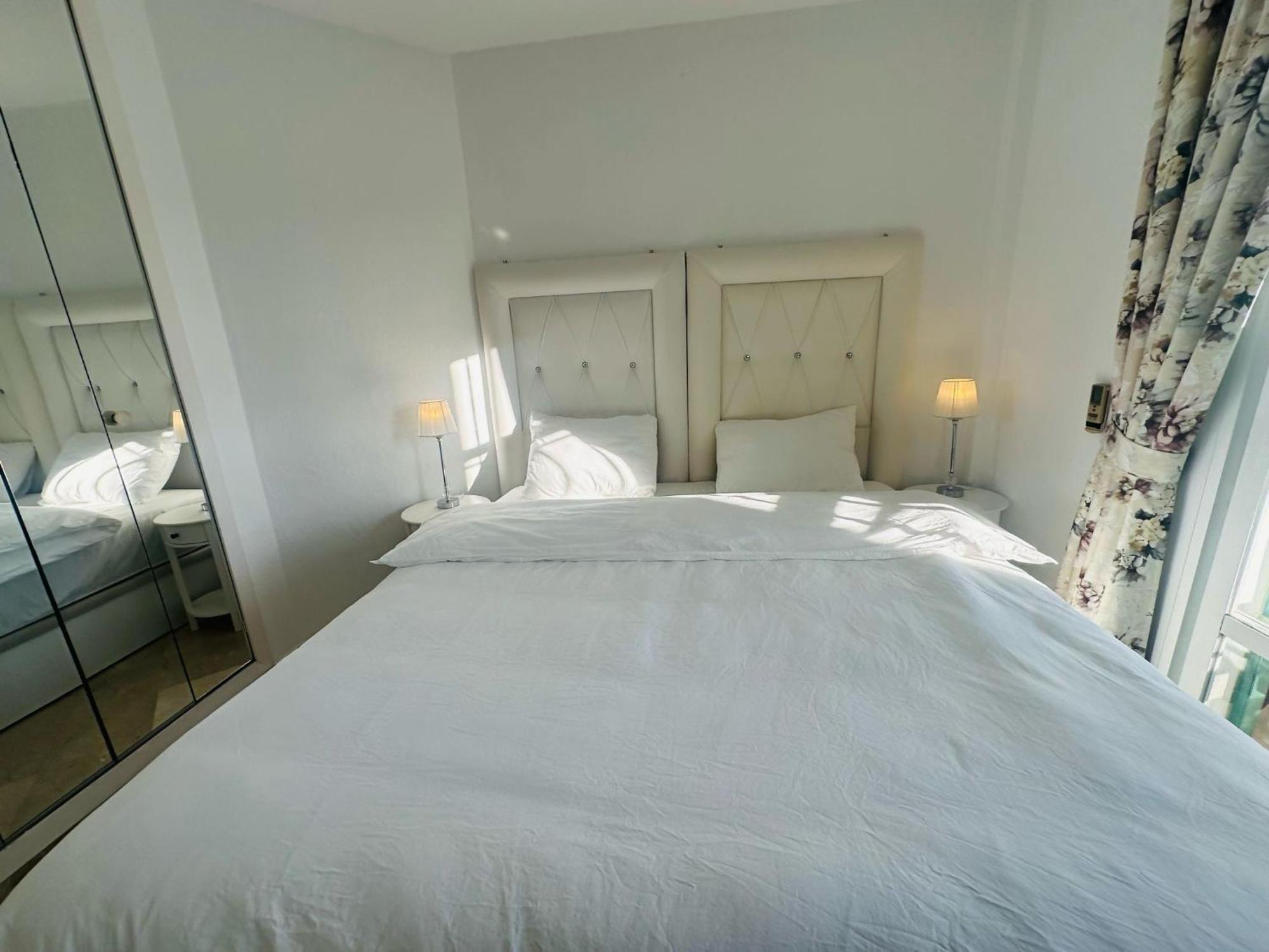 Apartment Flat In Matchroom Golf Pool