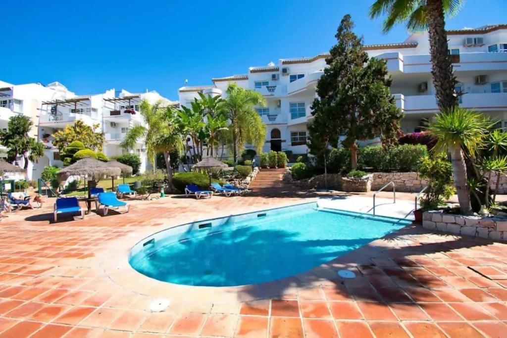 Flat In Matchroom Golf Pool Apartment