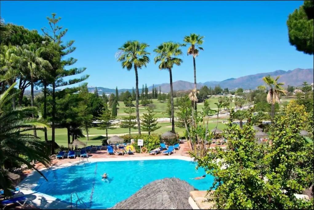 Flat In Matchroom Golf Pool Apartment Fuengirola