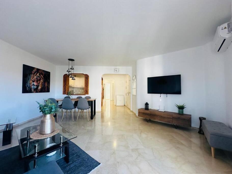 Flat In Matchroom Golf Pool Apartamento